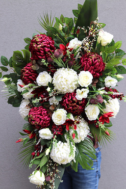 Ruberina, kompozycja nagrobna w ceramicznej misie, dł.125cm 