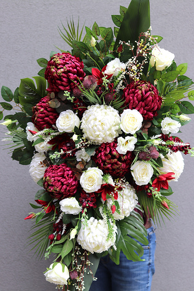 Ruberina, kompozycja nagrobna w ceramicznej misie, dł.125cm