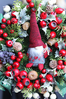 Skrzatowo, bożonarodzeniowy wianek ze skrzatem, śr.28cm