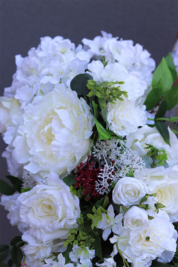 Monaco, długi bukiet nagrobny, dł.79cm