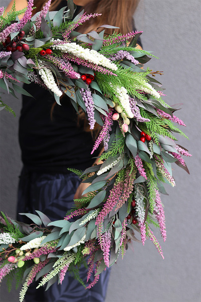 Gerina, dekoracyjny wianek z wrzosami i jagodami