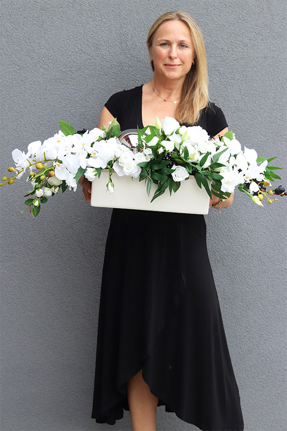 Black & White Longia, dwukolorowa kompozycja kwiatowa, rozp.92cm