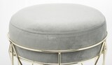 Oasis, welurowa pufa z ozdobną podstawą, szara, wym.38x35cm 