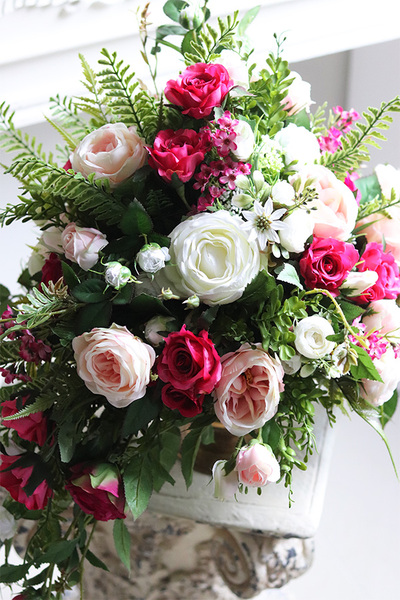 Luita Amarant, kompozycja kwiatowa w pucharze