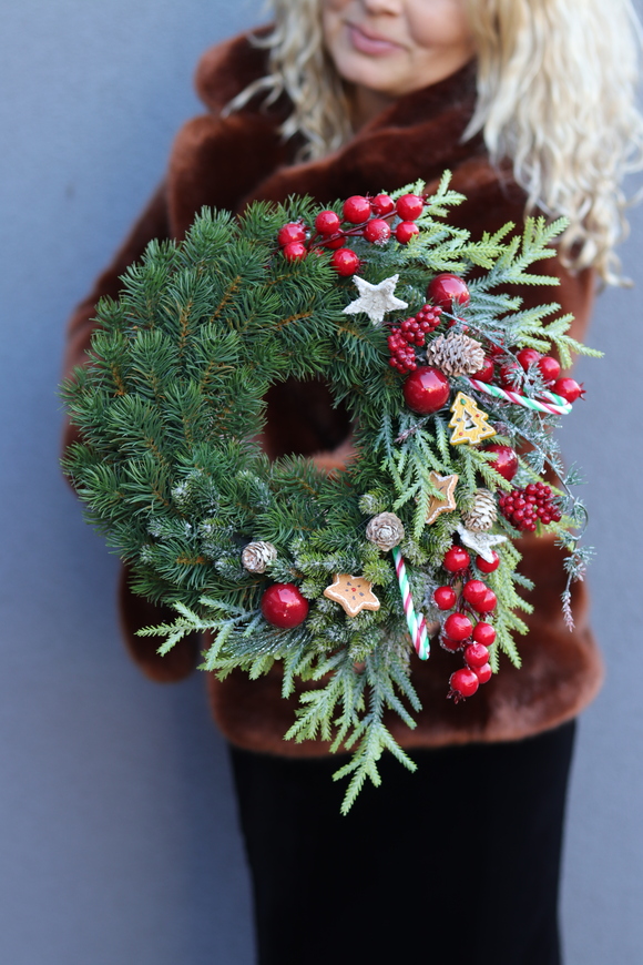 Zimowa Czerwień, świąteczny wianek na drzwi