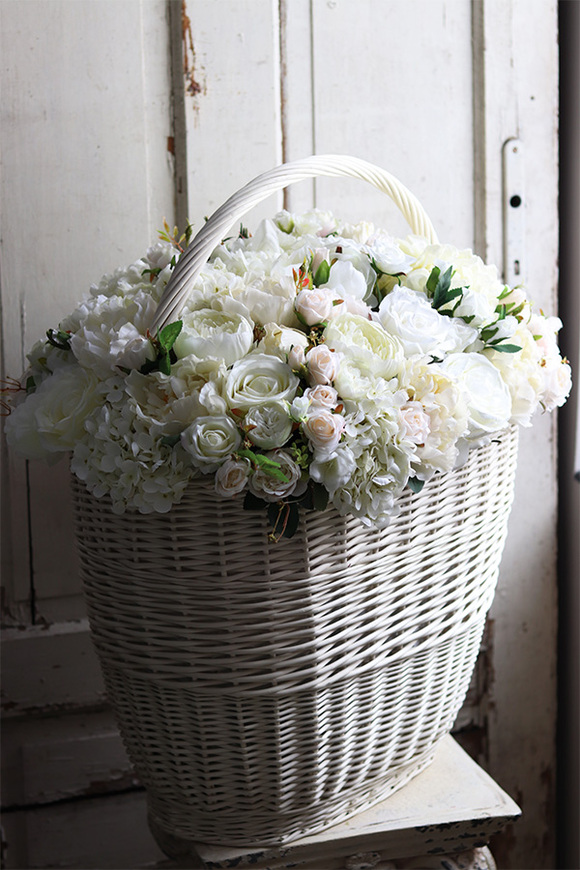 kosz pełen białych kwiatów, Romantica, wys.74cm 