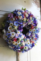 bogaty kwiatowy wianek, Perrasa Bluenita, wym.38cm