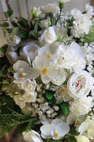 Sakramento, kompozycja kwiatowa w złotym wazonie, wym.55x53cm 