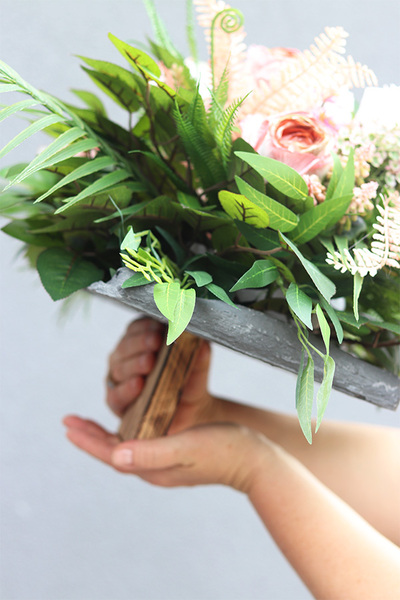 Rosalie Volcan, wiązanka nagrobna na tacy