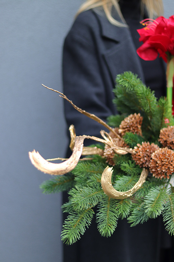 Amarylis Longia, kompozycja kwiatowa w naczyniu