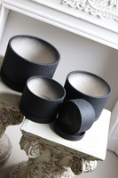 Black Volcan czarna doniczka na kwiaty z podstawką walec