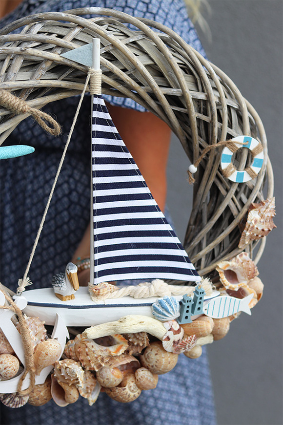 Żaglówka, marynistyczny wianek z łodzią