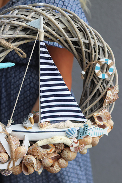 Żaglówka, marynistyczny wianek z łodzią