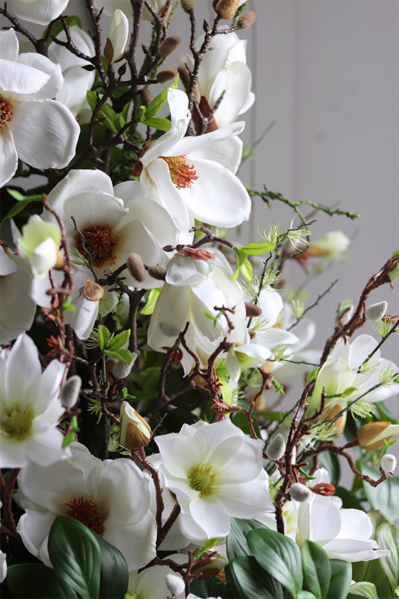 Magnolie Glass, podłogowa kompozycja kwiatowa w szkle