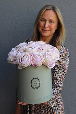 Pink Delicate Roses, flowerbox z różami, wys.33cm 