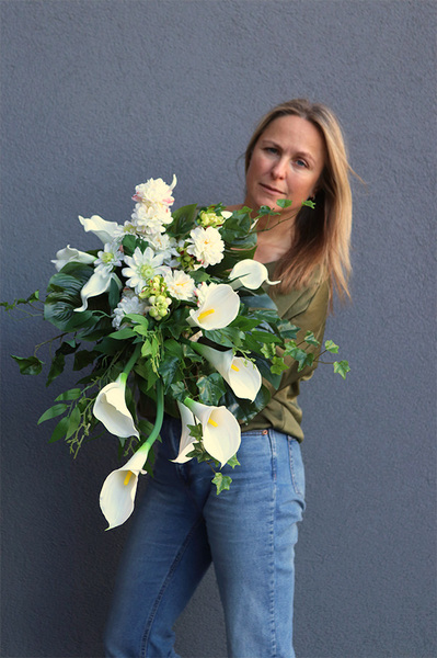 Kallisa Biel, bukiet nagrobny z kallą