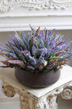 Lawendowa Kraina, kompozycja kwiatowa w ceramicznej misie, wym.28x40cm