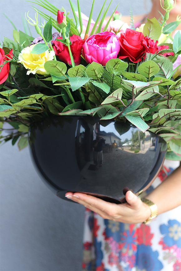 Colorana, kompozycja nagrobna w plastikowym naczyniu