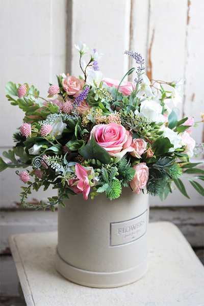 Rossalinda, welurowy flowerbox z różowymi kwiatami, wym.43x44cm 