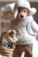 Zimowy Uszatek, laleczka zimowa stojąca miś	