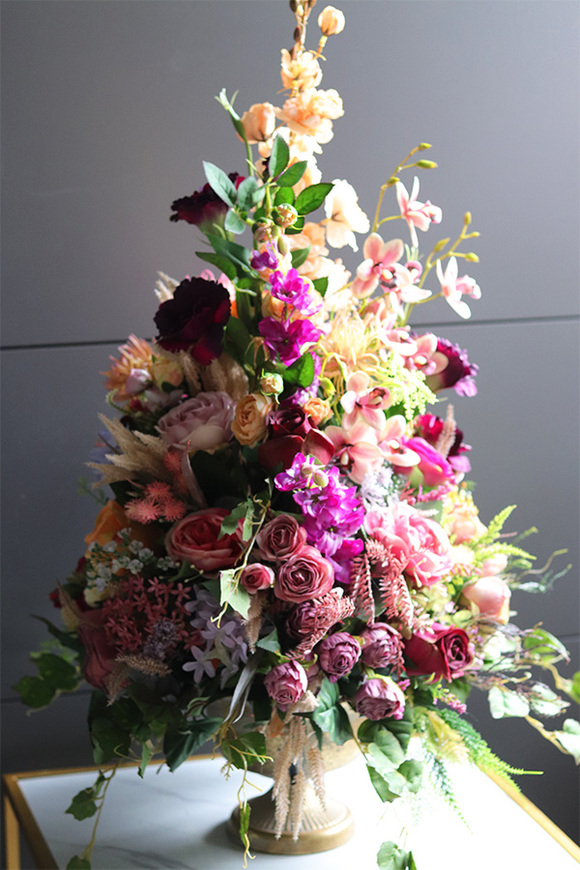 Milano Colors, bogata kompozycja kwiatowa w pucharze