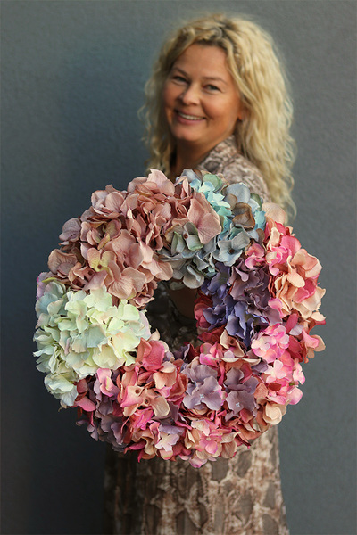 Nemoida, wianek ozdobny z hortensjami