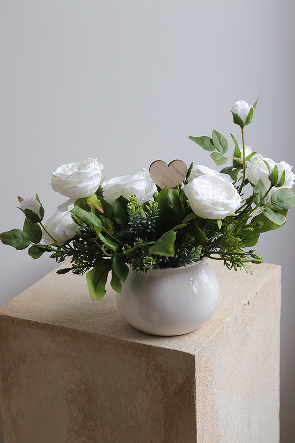 Dla Babci i Dziadka, biała kompozycja kwiatowa