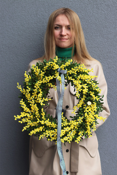 Mimosis, wiosenny wianek na drzwi z mimozy