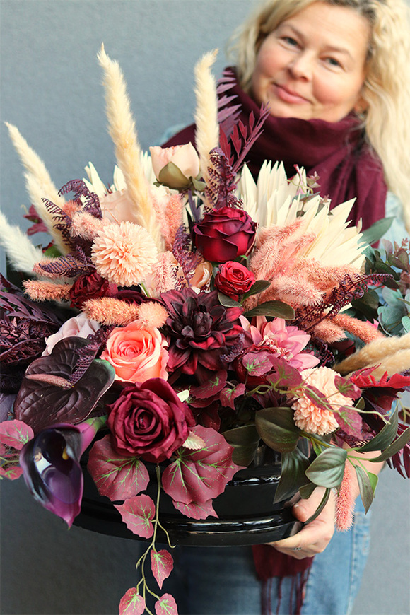 Benjamin, kompozycja nagrobna w misie