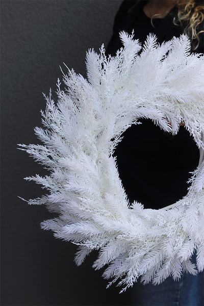 Frozen Carnival, biały wianek roślinny