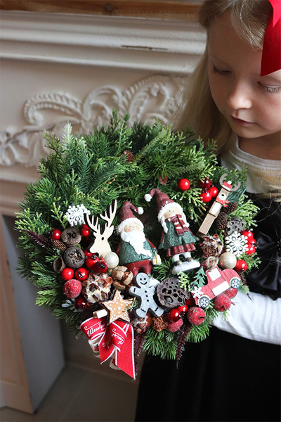 Xmas Time, świąteczny wianek z Mikołajem i Panią Mikołajową