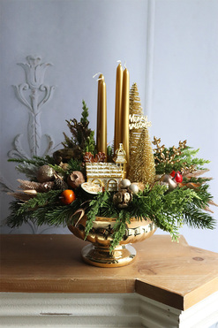 Złota Ballada, adwentowy stroik w złotym pucharze, wym.41x48cm