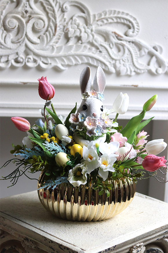 Sielanka Sweetie Bunny, stroik wielkanocny w złotym naczyniu