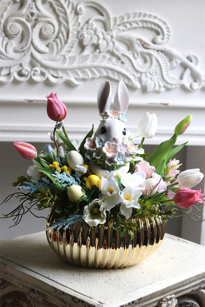 Sielanka Sweetie Bunny, stroik wielkanocny w złotym naczyniu