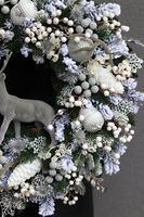 Srebrna Zima, biało-srebrny świąteczny wianek z reniferem