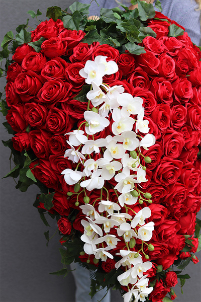 Serce Redulia Premium, bogata wiązanka nagrobna z róż