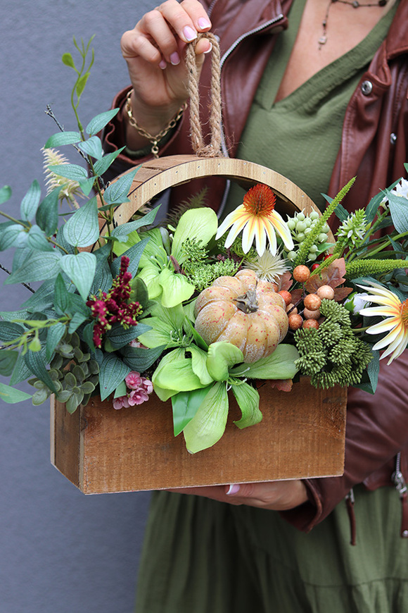 Dyniowo, jesienna kompozycja w drewnianej skrzynce, wym.30x70cm 