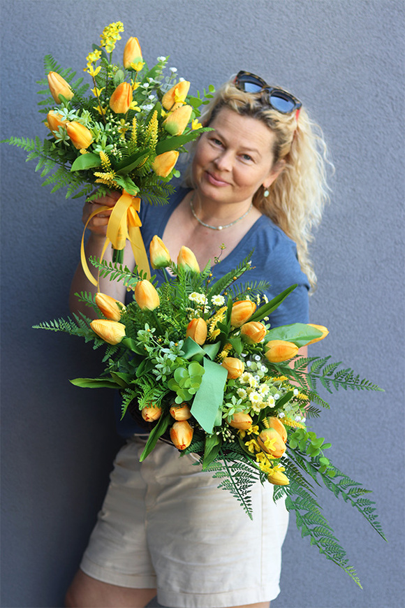 Żółta Energia New, wiosenny wieniec nagrobny z tulipanami