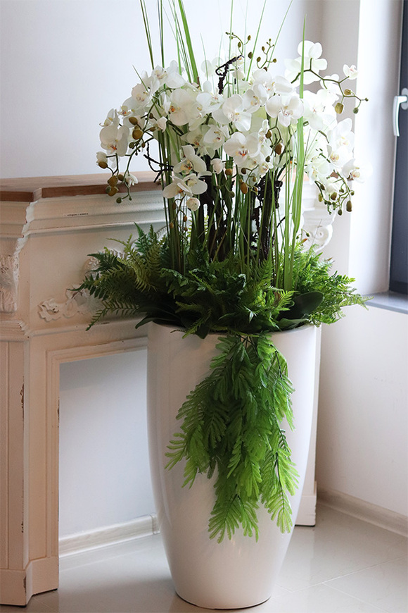 Fiberglass Grande Leucadio efektowny storczyk w białej donicy z fiberglass