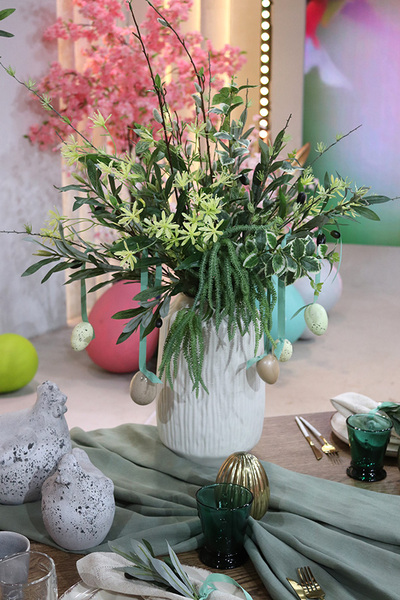 Wiosna u Progu, kwiaty w wazonie