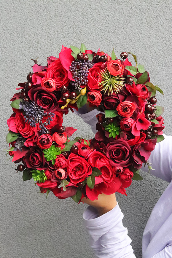 Czerwona Milanda piękny wianek na drzwi