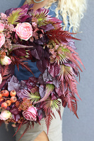 October Rose, asymetryczny jesienny wianek na drzwi