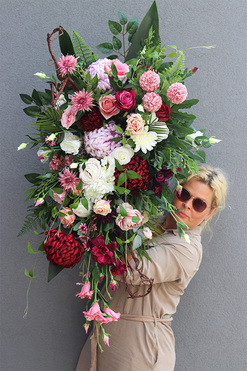 Bennet 2, kompozycja nagrobna w ceramicznej misie, dł.123cm 