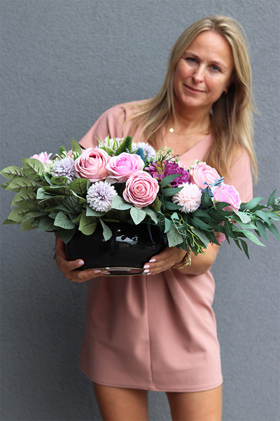 Kerrata New, pastelowa dekoracja nagrobna w misie