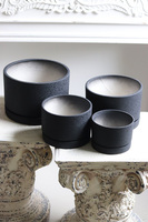 Black Volcan czarna doniczka na kwiaty z podstawką walec