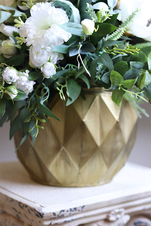 Blue Oceania Gold, kompozycja kwiatowa w naczyniu