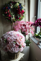 Pudrowy, kosz z różowymi piwoniami, wym.65x50cm 