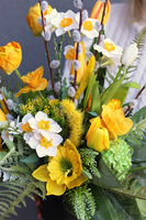 Spring Moment, bukiet nagrobny z wiosennymi kwiatami