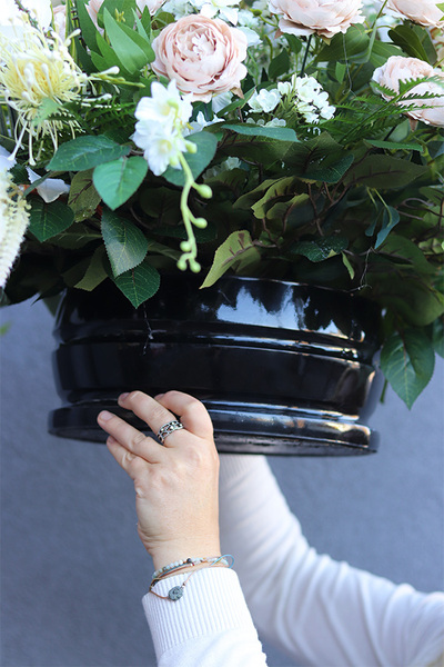 Mortario Relana, kompozycja nagrobna w misie