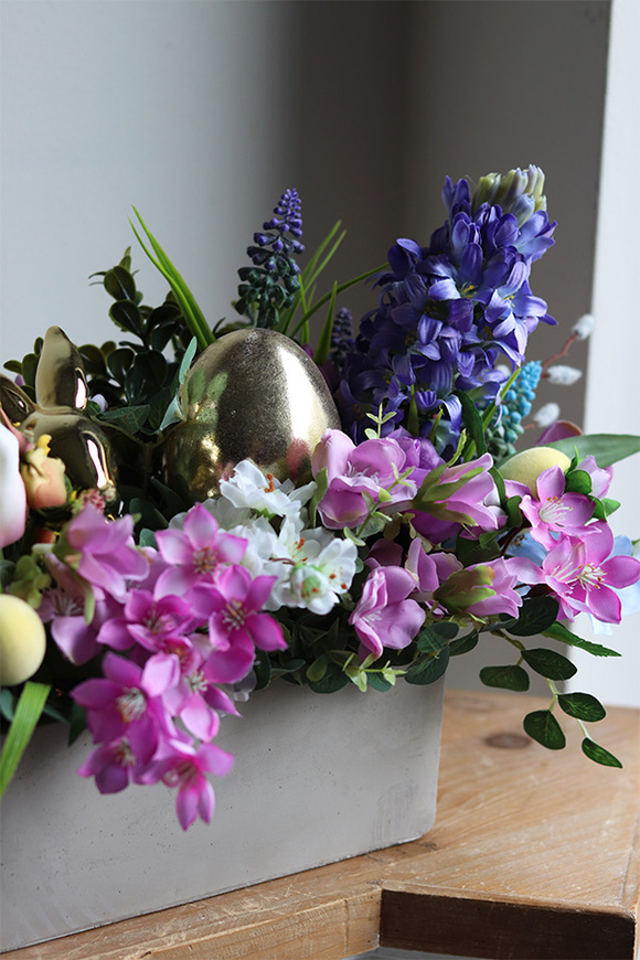 Easter Egg Concrete, stroik wielkanocny z zajączkiem	